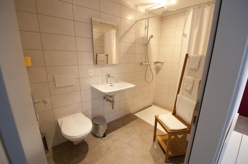 Hotel Bellavista "Bellevue" Saignelegier Ruang foto