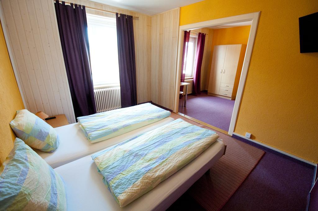 Hotel Bellavista "Bellevue" Saignelegier Bagian luar foto