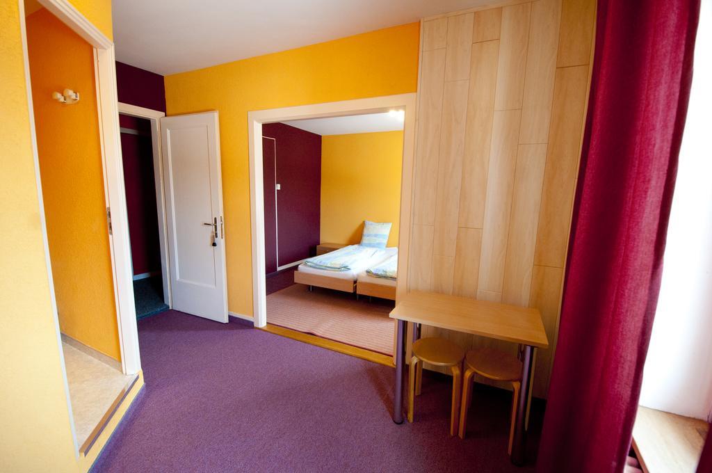Hotel Bellavista "Bellevue" Saignelegier Bagian luar foto
