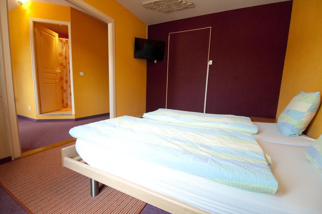 Hotel Bellavista "Bellevue" Saignelegier Bagian luar foto