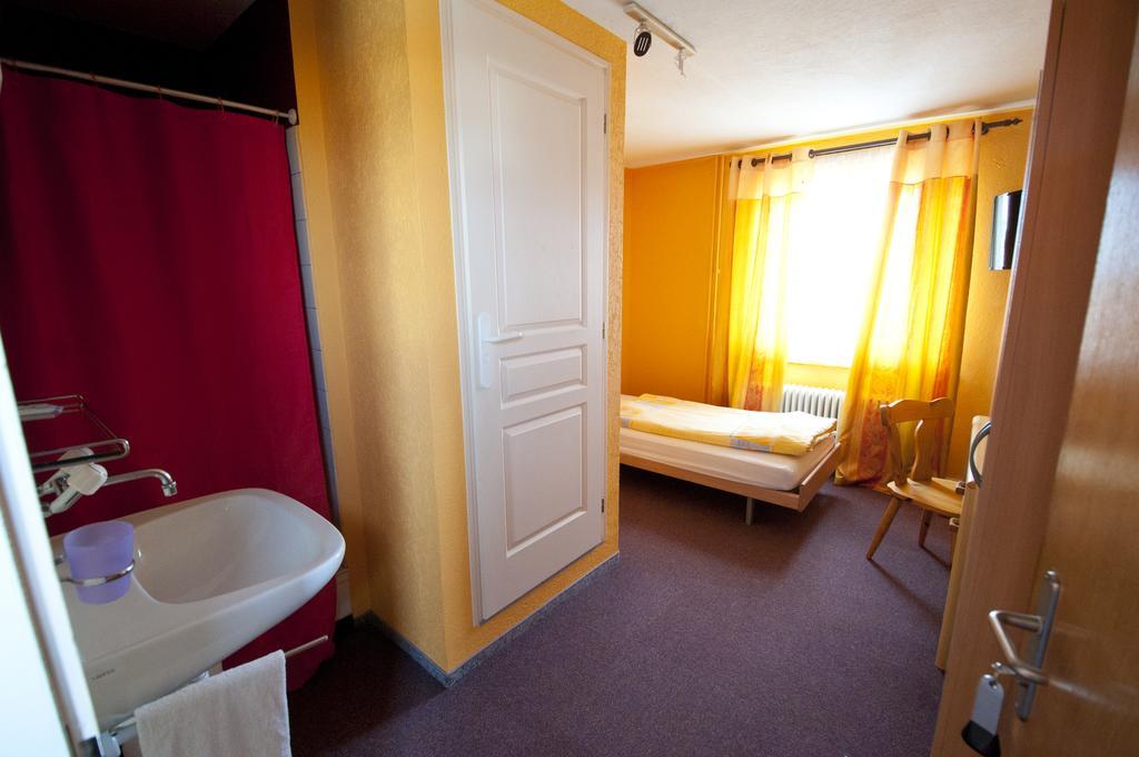 Hotel Bellavista "Bellevue" Saignelegier Bagian luar foto